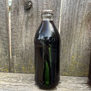 Vintage 1970s sealed Dr.Pepper bottles . 10 fl oz . Low calorie and regular.